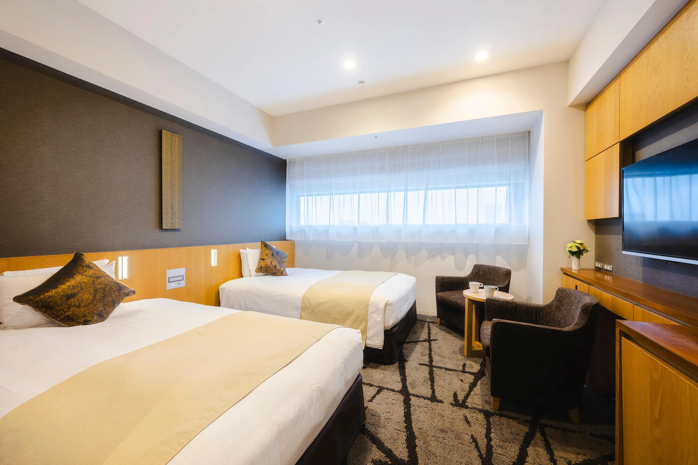 Hotel Gracery Shinjuku เหมาะเมื่อ late-night route อยู่ฝั่งตะวันออกของ Shinjuku