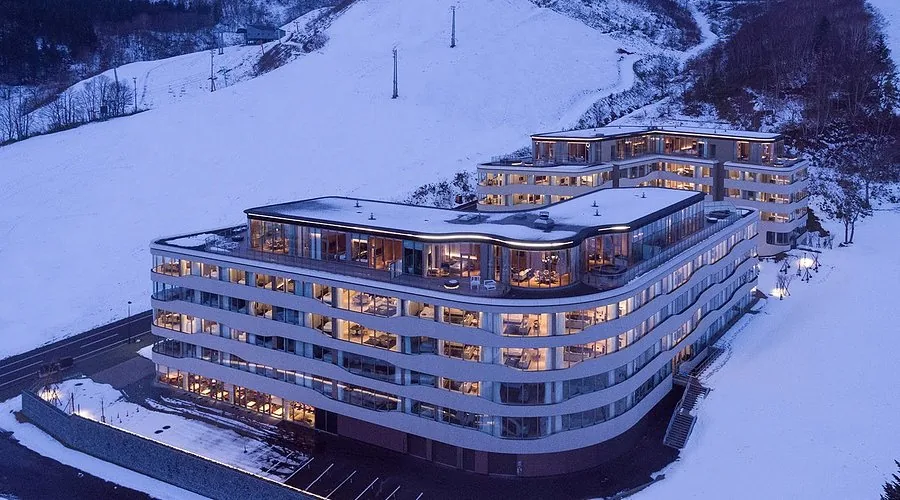 Skye Niseko ที่ Grand Hirafu โรงแรม Ski-in/Ski-out ระหว่างโซน King และ Ace Gondola