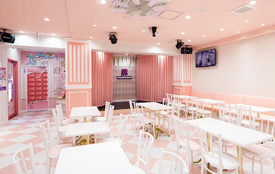 ภายใน maidreamin Tenjin สำหรับเปรียบเทียบประสบการณ์ช่วงปกติกับ HYPER