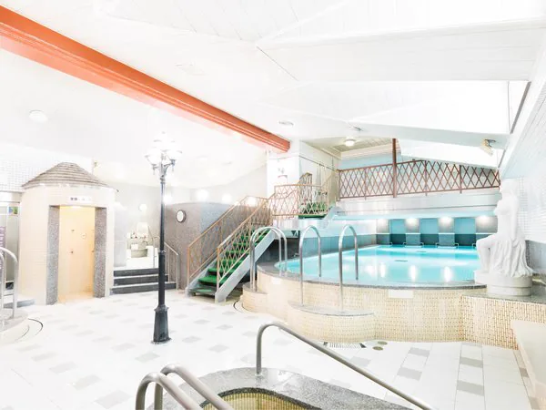 Sauna PLATEAU ที่ OMO7 Asahikawa มีอ่างอาบน้ำและพื้นที่ซาวน่าสำหรับแขกโรงแรม