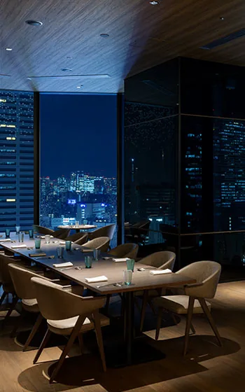 ร้านอาหาร JAM17 DINING ที่ตึก Tokyu Kabukicho Tower มีที่นั่งและพื้นที่ในร่ม
