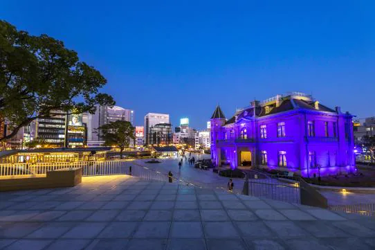 สวนสาธารณะเท็นจินจูโอคุโระและชิโรนูโจ เป็นตัวแทนของวันที่เที่ยวในเขตเมืองที่เดินง่ายและแน่น