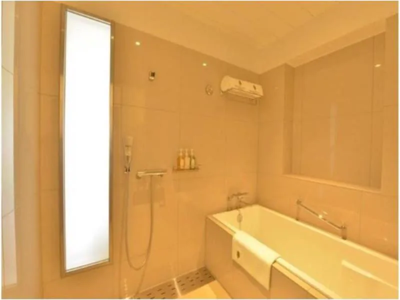 ภาพเปรียบเทียบพื้นที่ห้องพักของ The Orion Hotel Motobu และ Ala Mahaina Condo Hotel