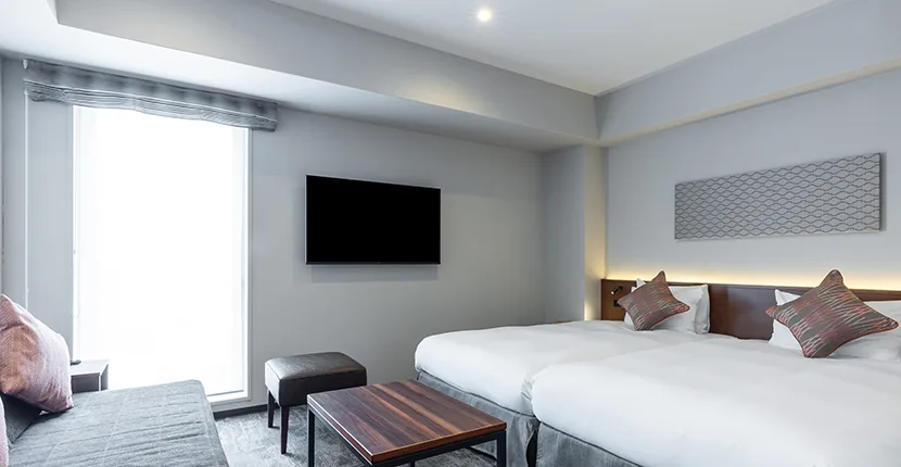 ห้องพักและพื้นที่เตียงของ Tokyu Stay Osaka Hommachi