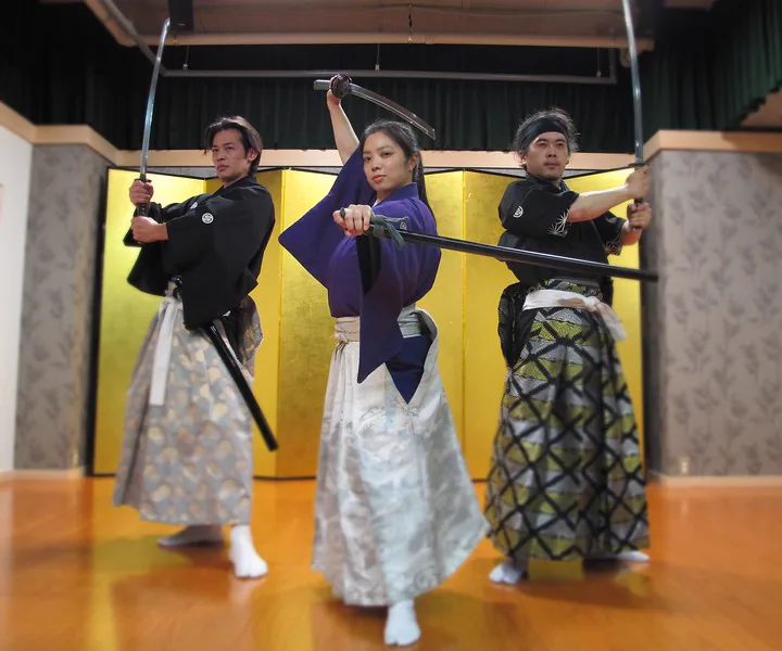การแสดงดาบซามูไร Kenbu ของเกียวโตและเวทีวัฒนธรรมซามูไร