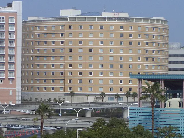 โรงแรมโตเกียวเบย์ไมฮามะ เป็นโรงแรมทางการในเขตรีสอร์ท