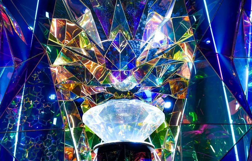 Kingyo Disco Aquarium ที่ NARA KINGYO MUSEUM พร้อมตู้ปลาทองและแสงสี