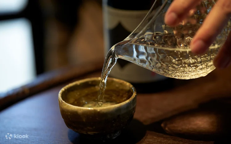 เส้นทางท่องเที่ยวในพื้นที่มุนากะของศาลเจ้าโมนากะในฟุกุโอกะและร้านอิซุโฮมเทนในวันเดียว เหมาะสำหรับนักเดินทางที่ไม่เช่ารถยนต์เอง เพื่อรวมวัฒนธรรมและการชิมเหล้าสาเกไว้ในวันเดียวกัน