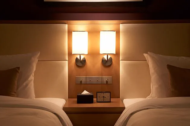 เปรียบเทียบพื้นที่ห้องพักและเตียงใน Hotel Metropolitan Tokyo Marunouchi กับ Hotel Ryumeikan Tokyo