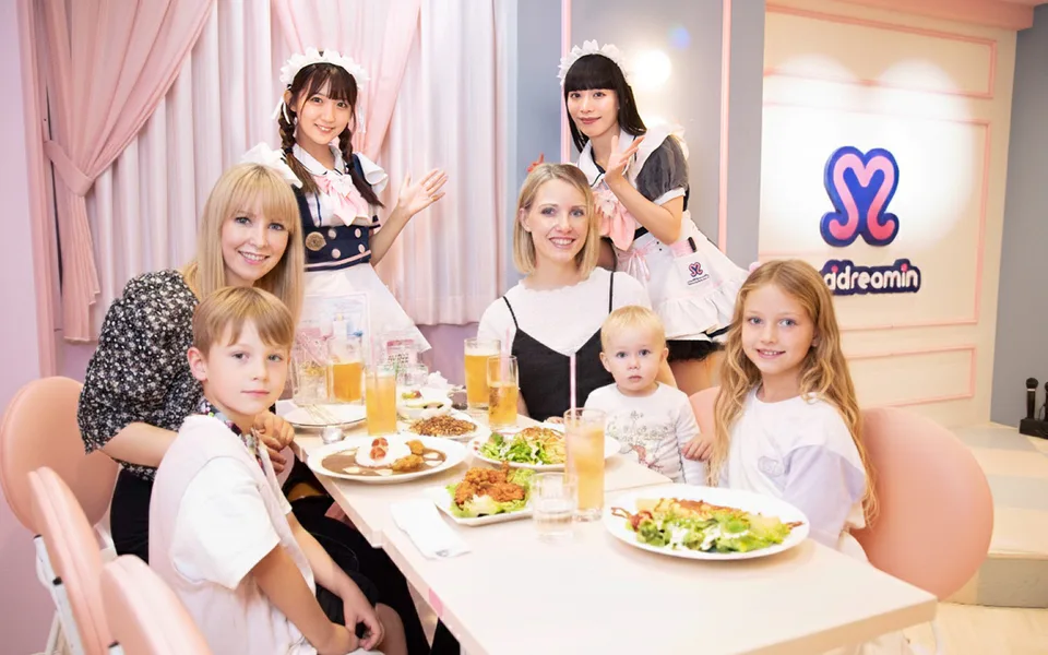 Maid Cafe ฟุกุโอกะคุ้มไหม|ครั้งแรกควรเลือกแค่เข้า, แพ็กเกจ หรือ HYPER?