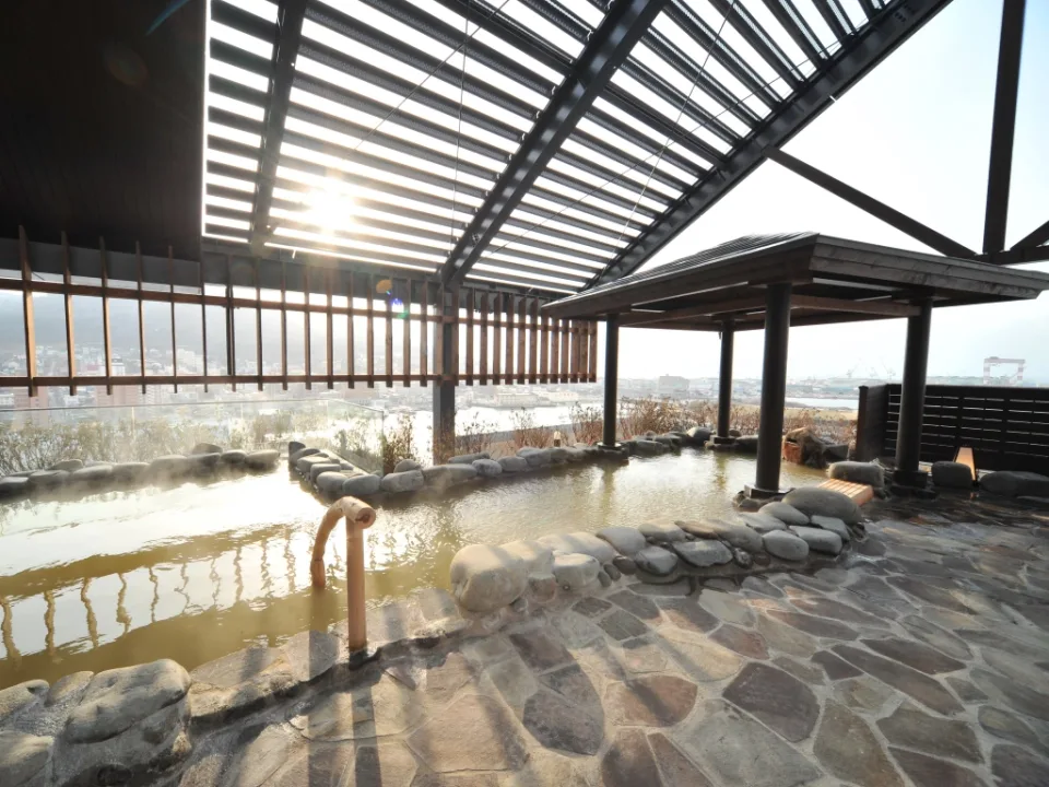 ห้องอาบน้ำรวมและพื้นที่พักผ่อนของ La Vista Hakodate Bay
