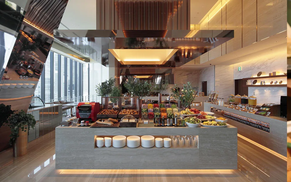 ฉากรับประทานอาหารเช้าที่ชั้น 17 ของ CANDEO HOTELS Osaka The Tower