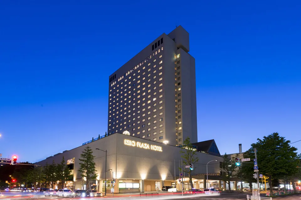 Keio Plaza Hotel Sapporo คุ้มไหม? 5 นาทีจาก JR แลกกับห้อง 33.2 ตร.ม. และค่าบ่อ ¥3,300