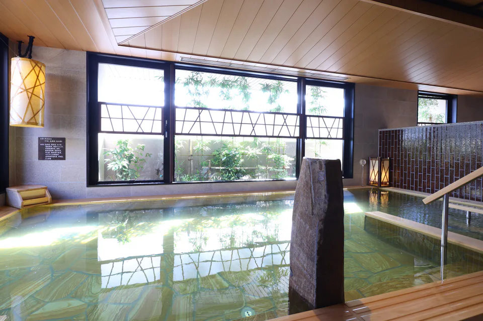 บ่อออนเซ็นของ Beppu Hatto Onyado Nono Beppu ตัวอย่างโรงแรมฐานใกล้สถานี