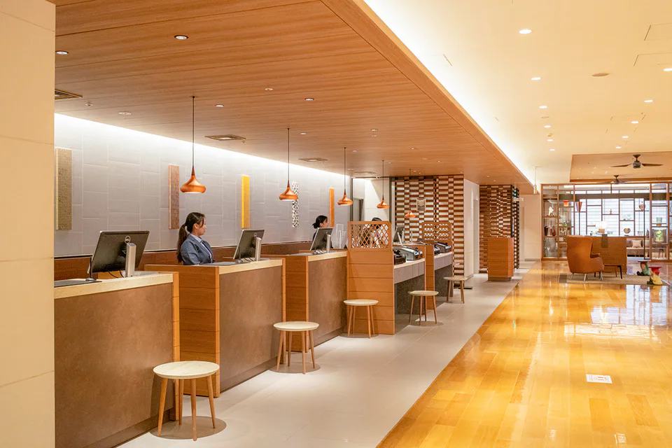 เคาน์เตอร์ต้อนรับและล็อบบี้ของโรงแรมฮากาตะ CROOM Nishitetsu Hotel