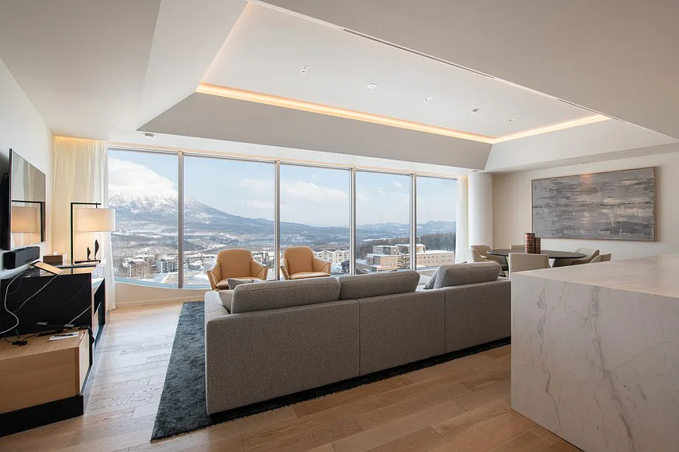 Skye Niseko สวีท 3 ห้องนอน พร้อมห้องนั่งเล่นและที่พักสำหรับครอบครัวใน Niseko