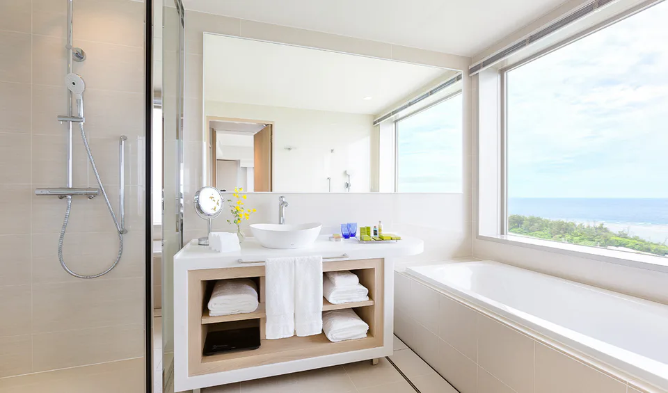 พื้นที่ห้องอาบน้ำในโรงแรม Hilton Okinawa Sesoko Resort