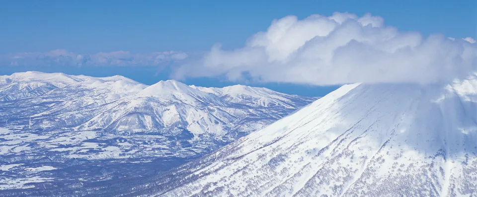 ภาพจริงของทั้งภูเขาหิมะในสี่เขตของ Niseko United; ที่พักในนิเซโกะต้องแยกเป็น Hirafu, HANAZONO, Niseko Village และ Annupuri