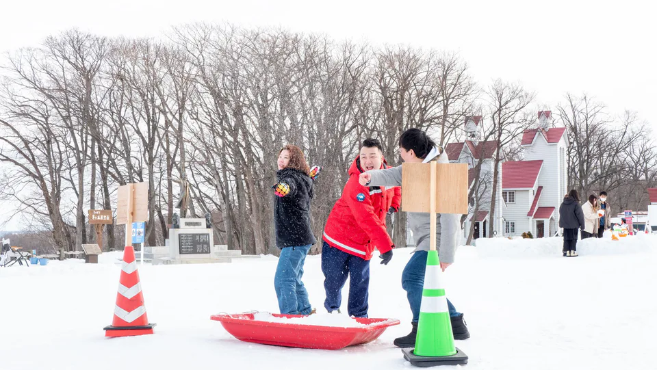 Susukino Site ของ Sapporo Snow Festival เหมาะกับผู้ที่เน้น ice sculptures มื้อเย็นและกิจกรรมกลางคืน