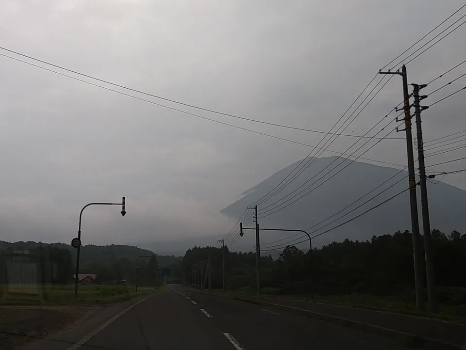 ถนน Niseko และภูเขา Yotei ใช้ประกอบการตัดสินใจระหว่าง private transfer กับ sightseeing charter