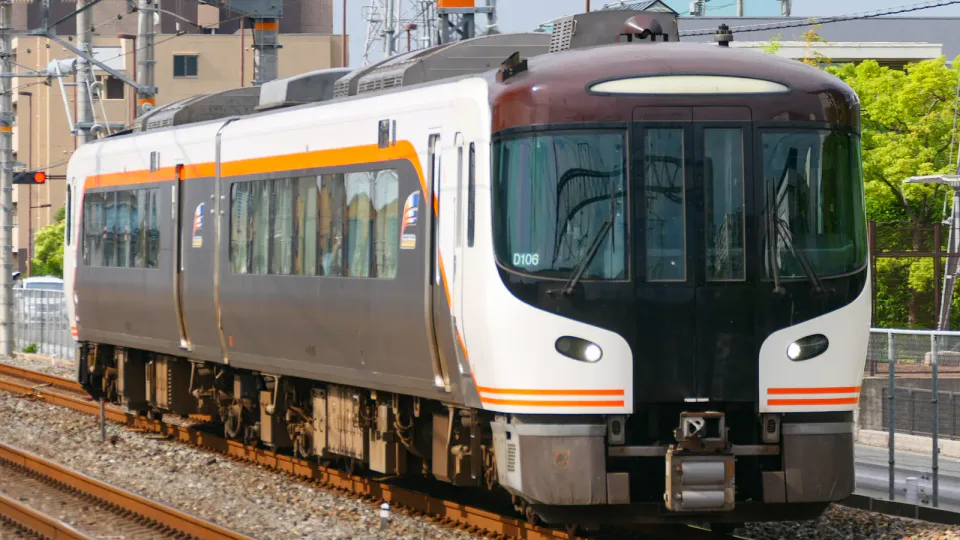 รถไฟด่วนสาย HC85 ของ JR ทะไค