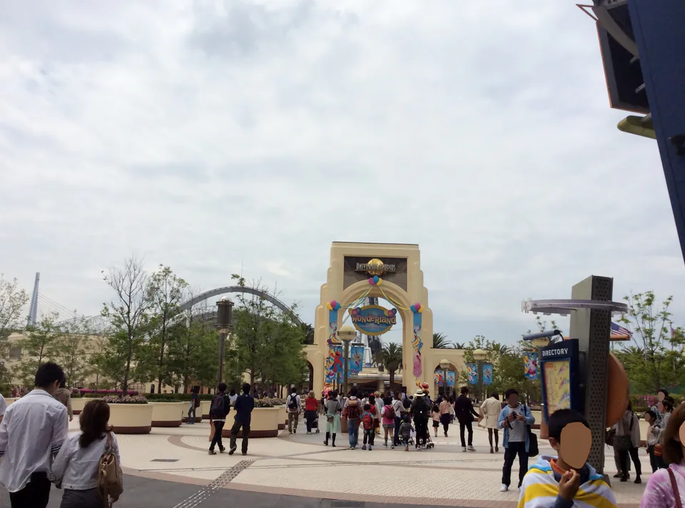 ภาพจริงบริเวณทางเข้า USJ แผนการเดินทาง 7 วันที่เน้นประสบการณ์สูง จัดงบประมาณสำหรับ Express Pass ไปที่วันเดียวที่เป็นวันเต็มของสวนสนุกหลัก