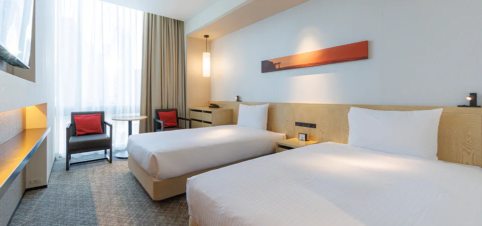 ห้องพักและพื้นที่เตียงของ JR Kyushu Hotel Blossom Shinjuku