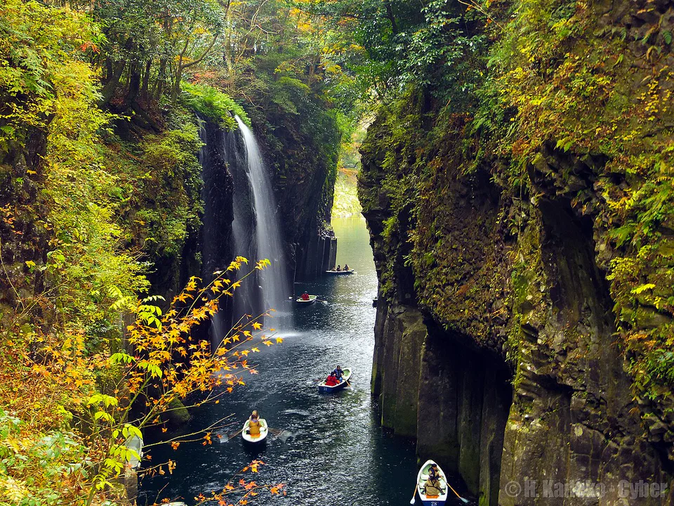 Takachiho Gorge ในฤดูใบไม้ร่วง ตัวอย่างจุดสวยที่มีต้นทุนการเดินทางสูงและเหมาะกับการวางแผนเป็น corridor ล่วงหน้า
