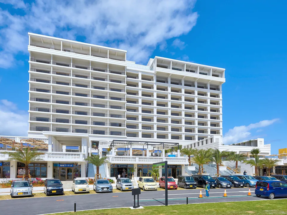 Ala Mahaina Condo Hotel ภายนอก, การเดินทางของพี่น้องชิโรอิชิเปรียบเทียบที่พักแบบอพาร์ตเมนต์ 4 เตียงกับห้องคู่เตียง 2 ห้อง