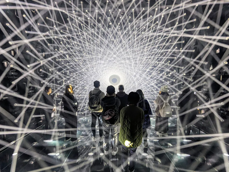 พื้นที่ศิลปะดิจิทัลของ teamLab Borderless ที่ Azabudai Hills โตเกียว