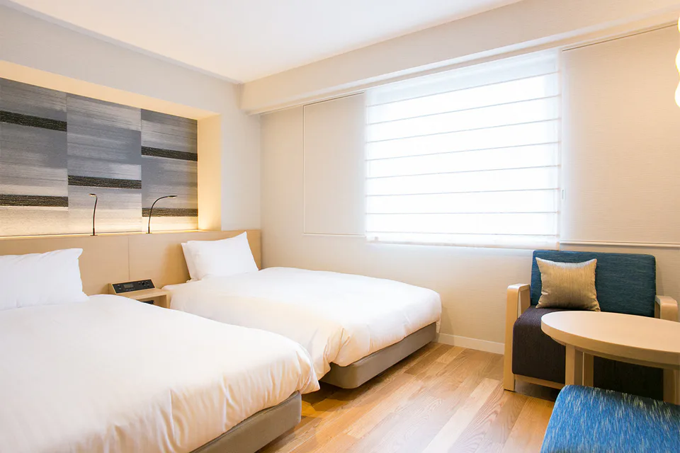 ห้องพัก Nishitetsu Hotel CROOM Hakata ซึ่งกะทัดรัดกว่าห้องเปรียบเทียบของ Miyako