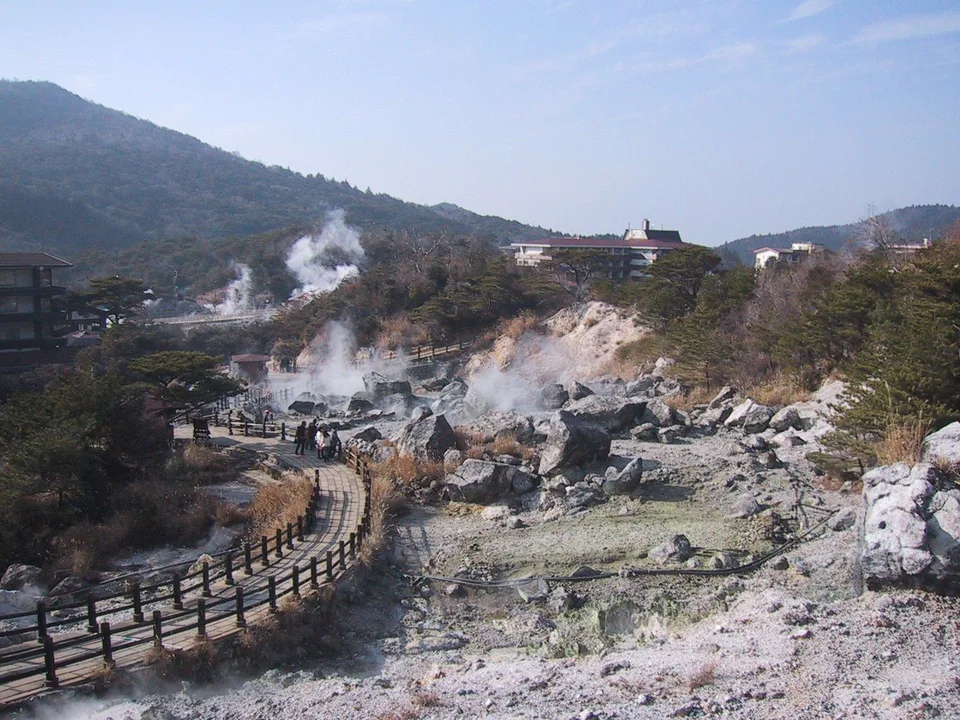 Unzen Jigoku เป็นแผนสำรองระดับต่ำกว่าเมื่อ Nita Pass มีหมอก ลม หรือ Ropeway หยุด ไม่ควรตีความว่าเป็นจุดใบไม้เปลี่ยนสีแบบเดียวกับยอดเขา
