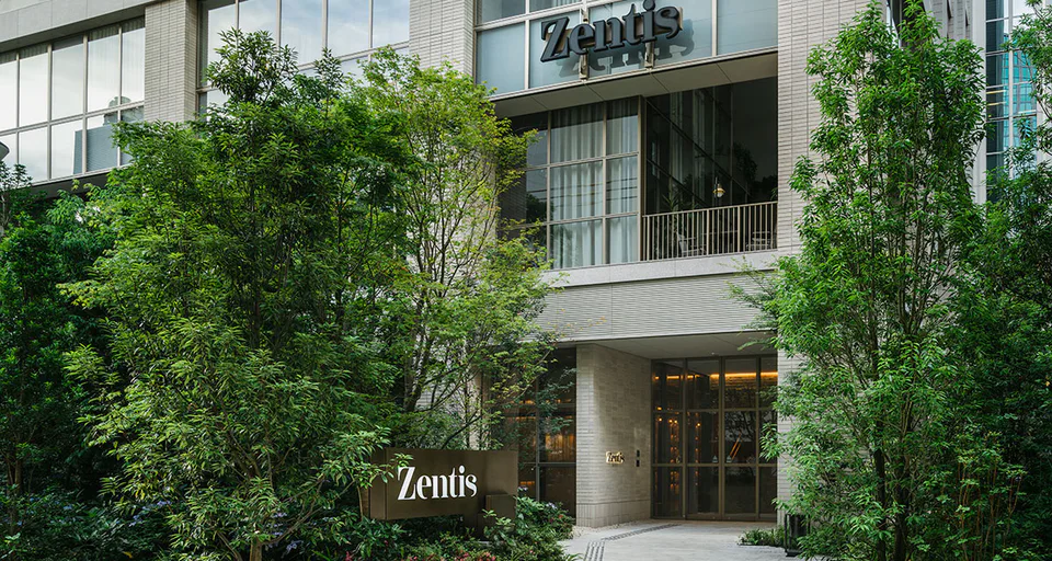 Zentis Osaka สำหรับเปรียบเทียบการพักหลายคืนกับ voco Osaka Central